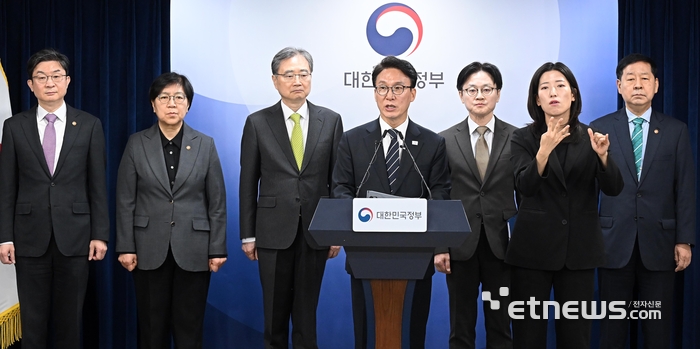 [포토] 비상경제 대응체계 발표나선 정부