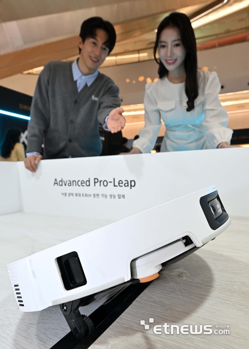 [포토] 장애물 넘는 드리미 X60 로봇청소기