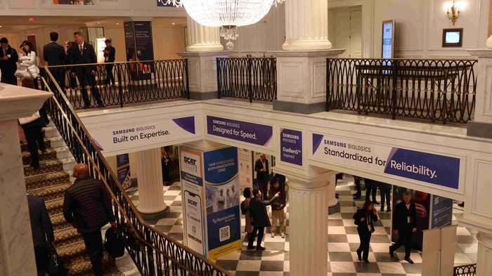 디캣 위크(DCAT Week) 2026 현장에 설치된 삼성바이오로직스 배너