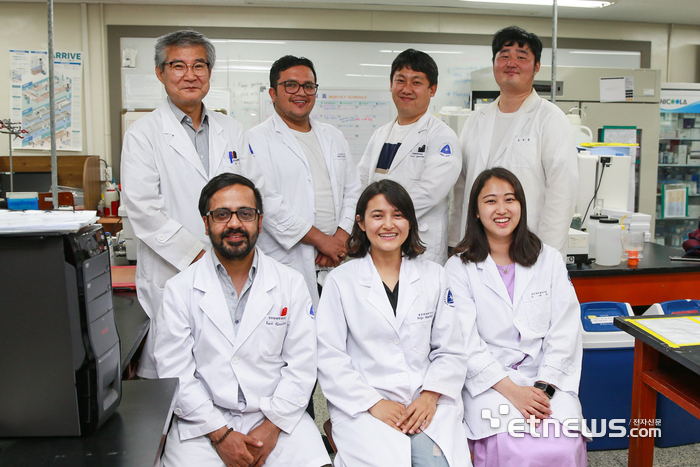 허용 교수(뒷줄 왼쪽)와 연구팀원