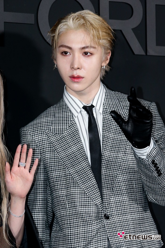 [ET포토] 올데이프로젝트 우찬, '인사는 시클하게'