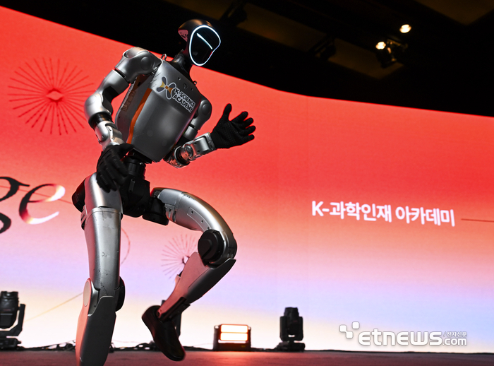 [포토] 휴머노이드 로봇의 댄스 공연