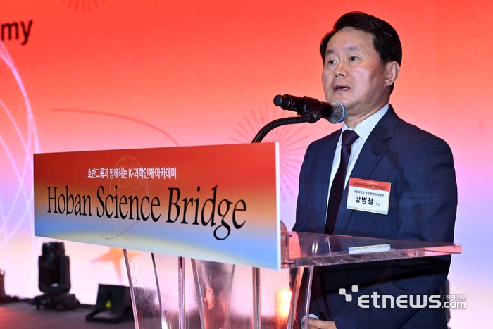 [포토] K-과학인재 아카데미 설명하는 강병철 서울대 학장