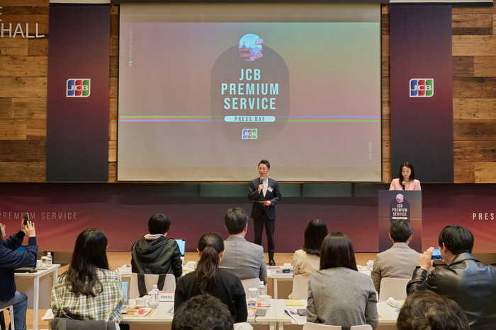 와타나베 타카히코 JCB 카드 인터내셔널 한국지사 대표가 26일 서울 중구에서 한국 시장의 의미를 설명하고 있다.