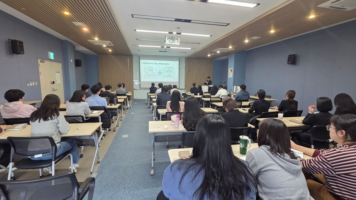 제1회 전시기획아카데미 강연.