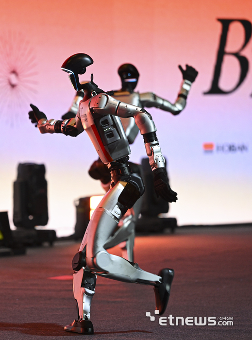 [포토] 휴머노이드 로봇의 댄스 공연