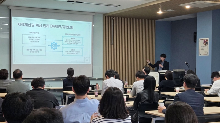 제1회 전시기획아카데미 강연.