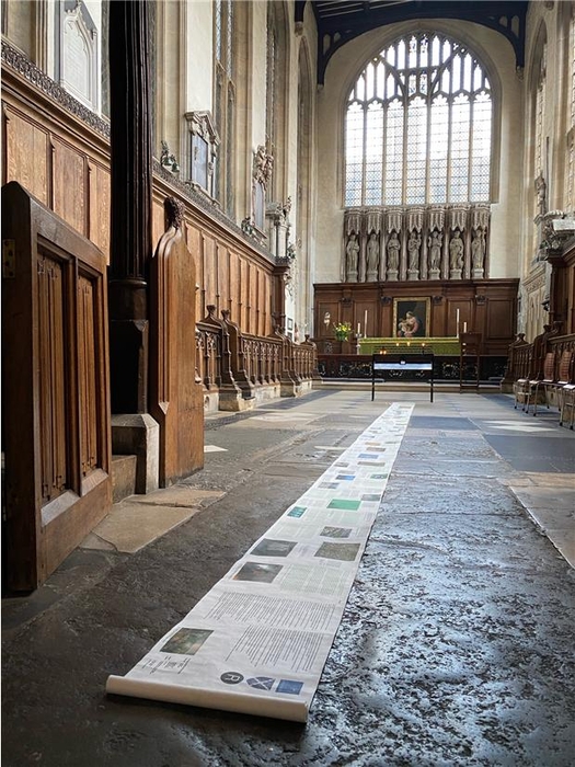 15세기 조선 산수화 두루마리 전통을 재해석한 10미터 두루마리 형식 박사논문이 15세기에 건립된 옥스퍼드대 유니버시티 교회에 전시된 모습