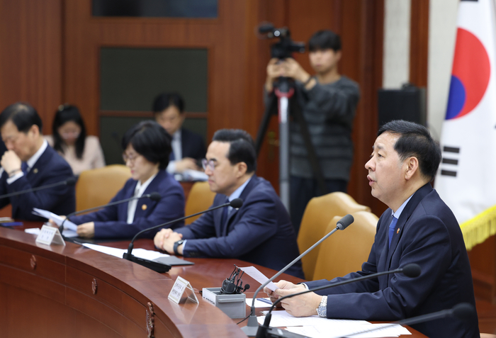 구윤철 경제부총리 겸 재정경제부 장관이 26일 정부서울청사에서 열린 민생물가 특별관리 관계장관 TF 회의에서 발언을 하고 있다. (연합뉴스)