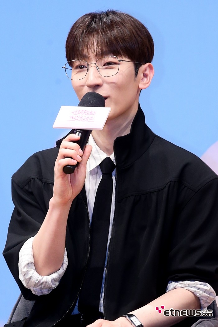 [ET포토] 멜로망스 정동환, '더 시즌즈의 마스터'