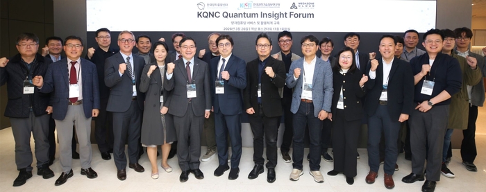 지난 3월 26일 역삼동 메가존빌딩에서 열린 한국양자융합센터 개소식에 메가존클라우드 이주완 의장과 한국과학기술정보연구원(KISTI) 이식 원장, 과학기술정보통신부 양자혁신기술개발과 구서희 서기관 등 다양한 산학연 관계자들이 참석했다.