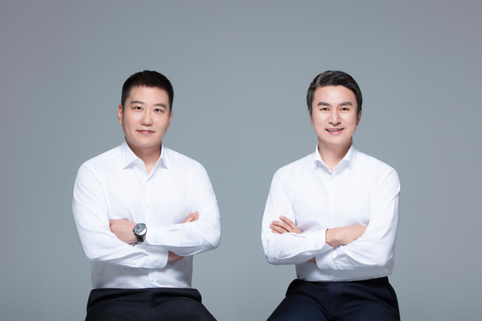 이민원 SOOP 신임 각자대표(왼쪽)와 최영우 각자대표 〈자료 SOOP〉