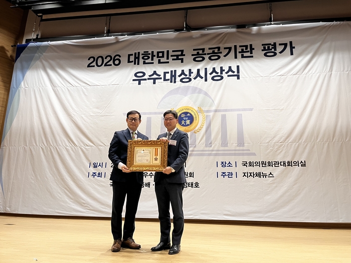 서형석 농림식품기술기획평가원 기획조정실 본부장(원장 직무대리)이 정책소통·적극행정 부문 우수대상을 수상하고 있다.