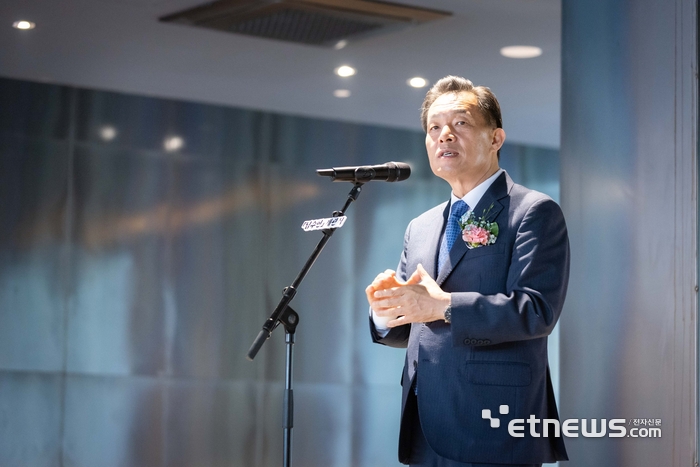 이재준 수원시장이 27일 팔달구 남수동 일원 남수헌 개관식에 참석해 인사말을 하고 있다.