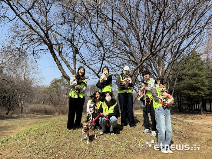에쓰오일이 나눔 실천의 일환으로 서울시가 운영하는 '서울시립동물복지지원센터'와 협력해 임직원이 참여하는 유기견 보호 및 사회화 지원 봉사활동을 진행했다.