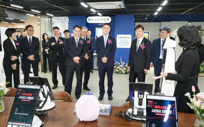 디지털금융 교육센터 '신한 학이재 광주' 개관식.