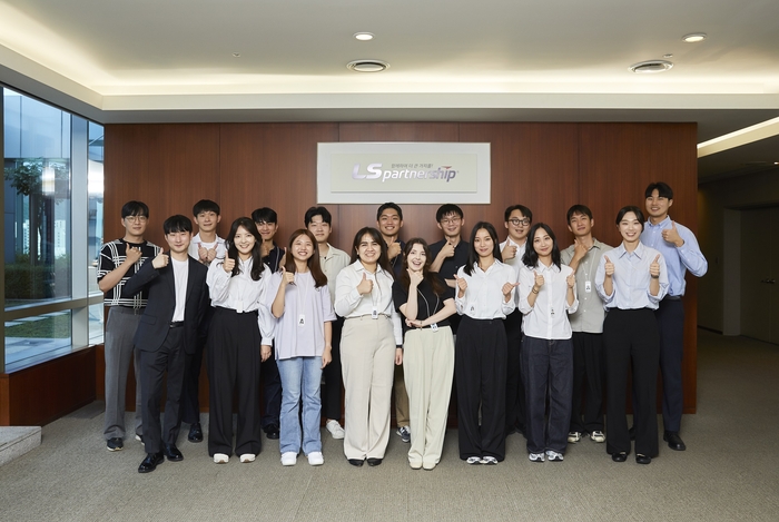 LS일렉트릭은 매년 사무직의 약 10% 이상을 신규 채용하는 것을 목표로 인재 확보에 나섰다. 사진은 LS일렉트릭 글로벌 인턴 사원. LS일렉트릭
