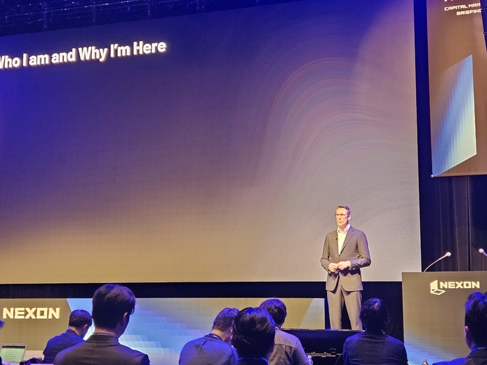 패트릭 쇠더룬드 넥슨 회장이 31일 일본 도쿄에서 열린 자본시장 브리핑(CMB)에서 중장기 성장전략을 발표했다.(제공: 게임기자단)