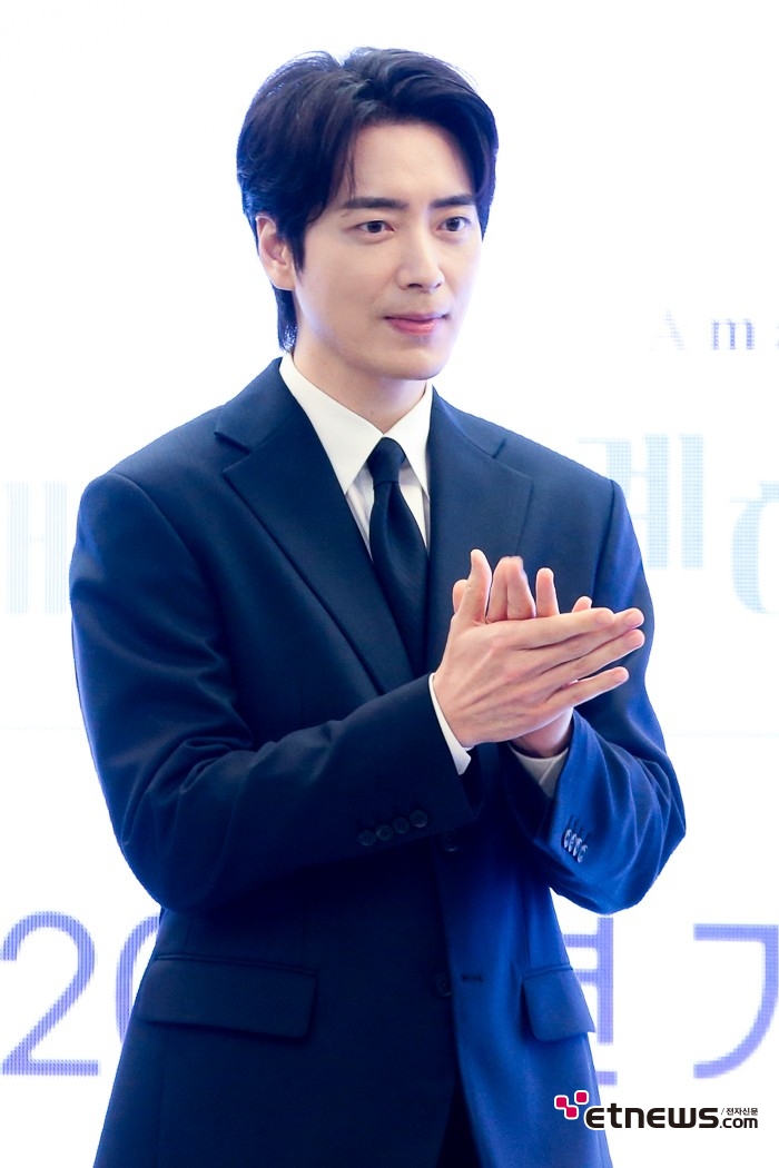 [ET포토] 이준혁, '텐션 높아진 모습'