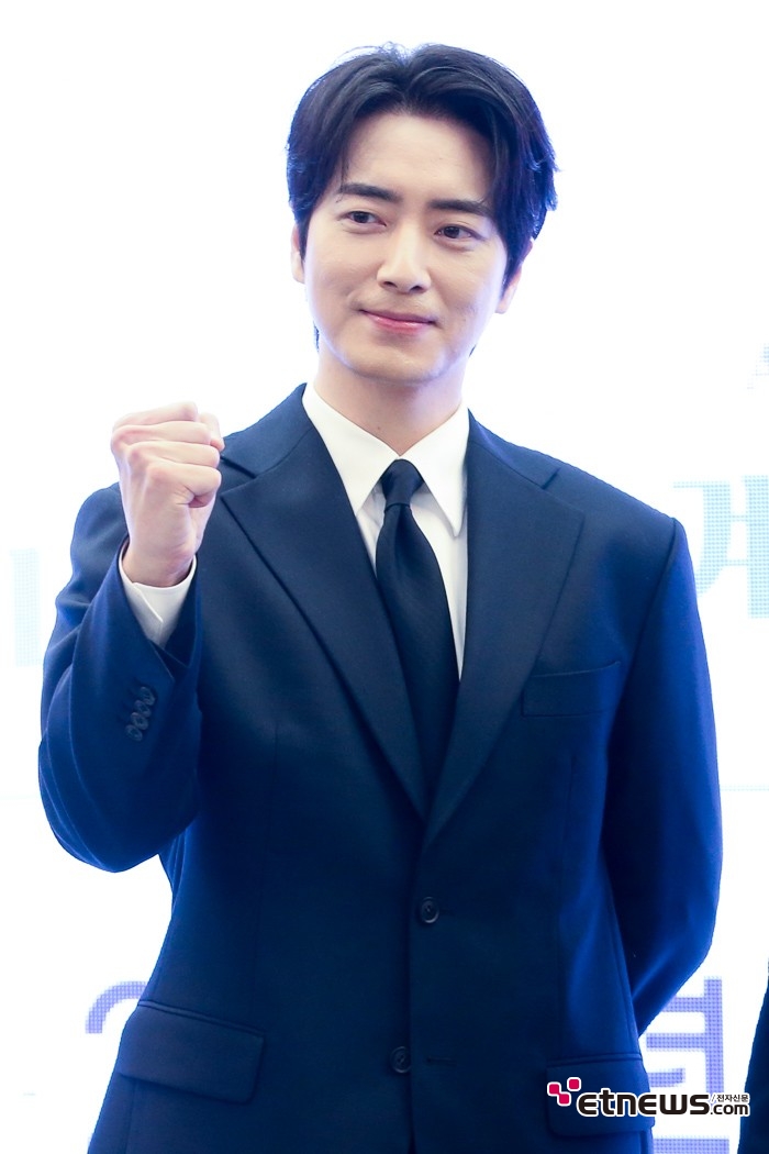 [ET포토] 이준혁, '박력있게 불끈'