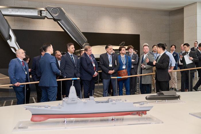 HD현대 글로벌R&D센터를 방문한 캐나다 ICT 기업 사절단. HD현대