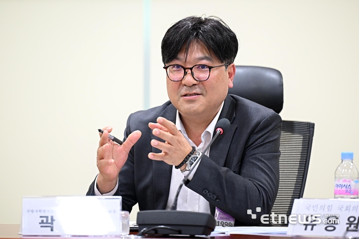 곽기호 국방과학연구소 국방인공지능기술연구원장이 패널토론을 주재하고 있다. 이동근기자 foto@etnews.com