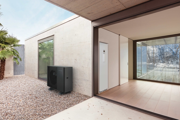 삼성전자의 고효율 난방과 급탕을 제공하는 히트펌프 방식의 가정용 EHS '모노 R290(Mono R290)'의 라이프스타일 이미지