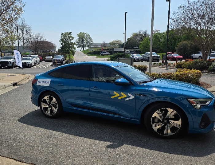 에티포스 V2X-AIR를 차량 시스템과 통합해 V2X 톨링을 시연한 아우디 전기차 이트론 스포트백(e-tron Sportback) - 노스캐롤라이나 옴니에어 V2X 톨링 워크숍. (사진=에티포스)