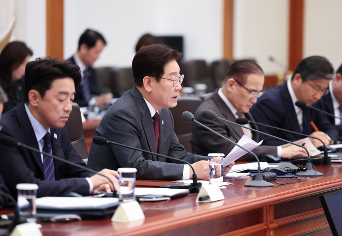 이재명 대통령이 1일 청와대에서 비상경제점검회의를 주재하고 있다. 연합뉴스