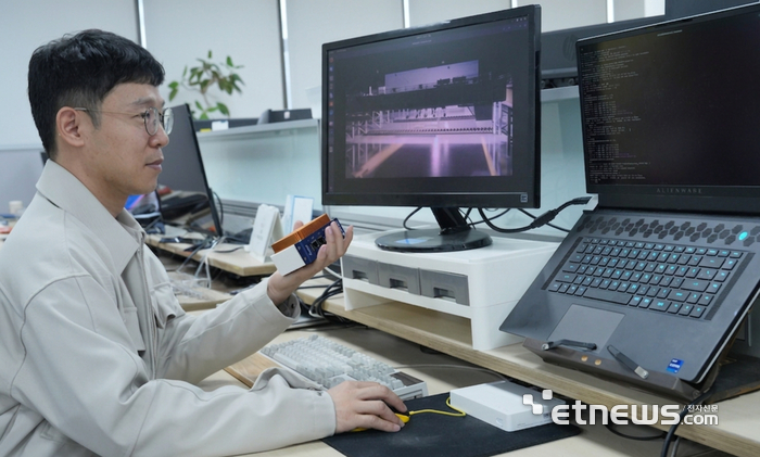 포스코DX, GPU 대신 국산 NPU로 제조 AI 혁신 가속화