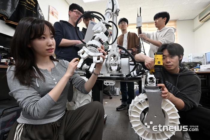[포토] 세계 최대 화성탐사 대회 준비하는 카이스트 학생들