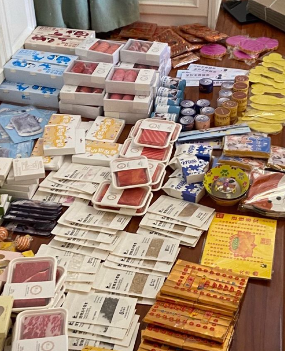 중국에서 반려동물을 위해 종이로 만든 돈과 음식 등을 태우는 이른바 '화려한 장례 방식'이 새로운 흐름으로 자리 잡고 있다. 사진=SCMP