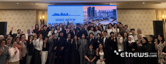 인천시와 인천관광공사가 최근 카자흐스탄 아스타나와 우즈베키스탄 타슈켄트에서 '인천 의료관광 설명회 및 B2B 상담회'를 마무리 하고 기념 촬영했다.