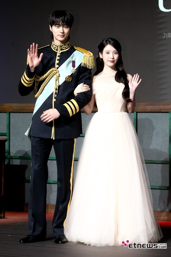 [ET포토] 변우석-아이유, '판타지 같은 투샷'