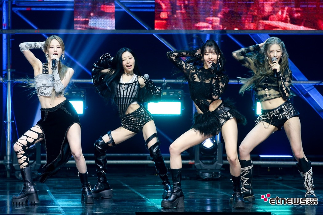 [ET포토] 키스오브라이프, '시선 올킬하는 무대'