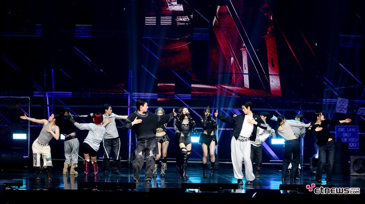 [ET포토] 키스오브라이프, '스케일 키운 퍼포먼스'