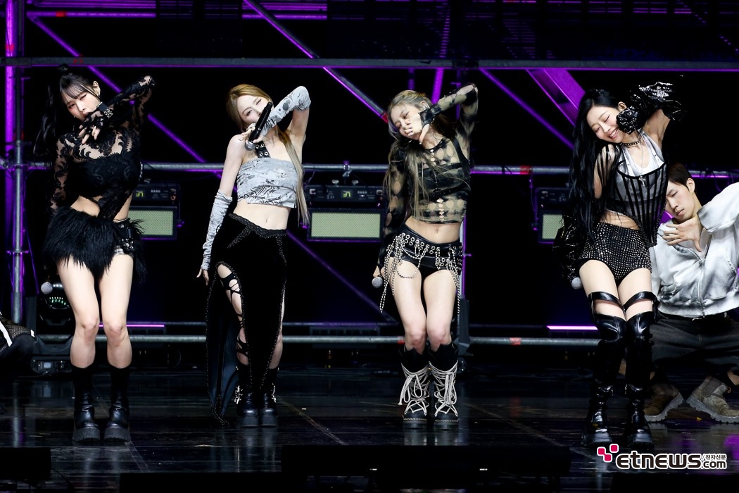 [ET포토] 키스오브라이프, '무아지경~'