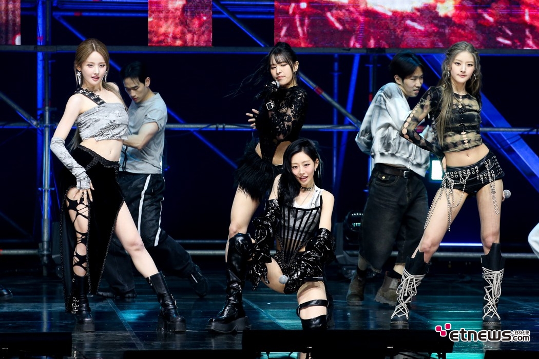 [ET포토] 키스오브라이프, '후 이즈 쉬'