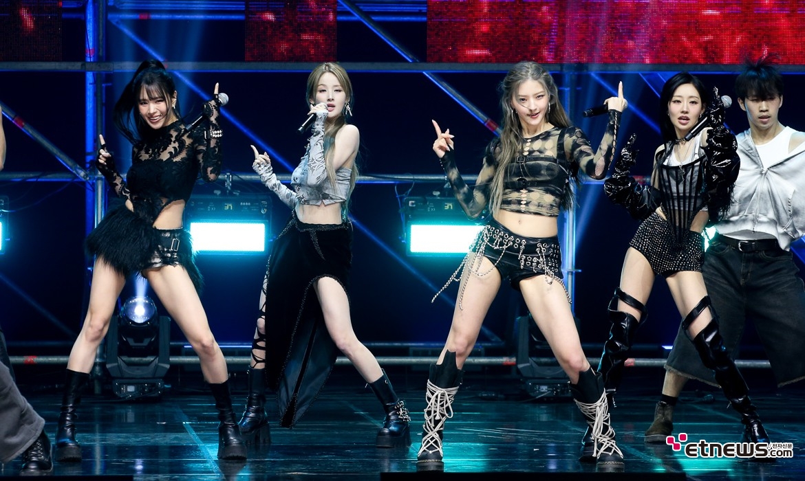 [ET포토] 키스오브라이프, '능숙한 무대 매너'