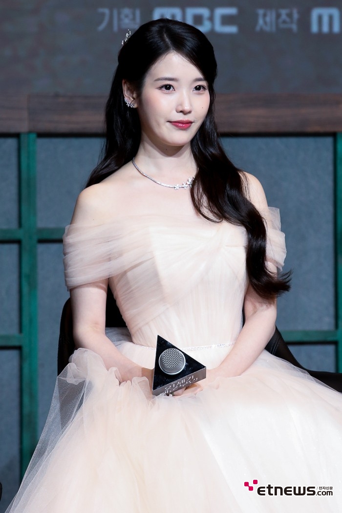 [ET포토] 아이유, '30대에도 여전히 귀여운 매력'