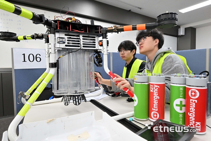 [포토] 산업용 드론제어 과제 수행하는 참가자