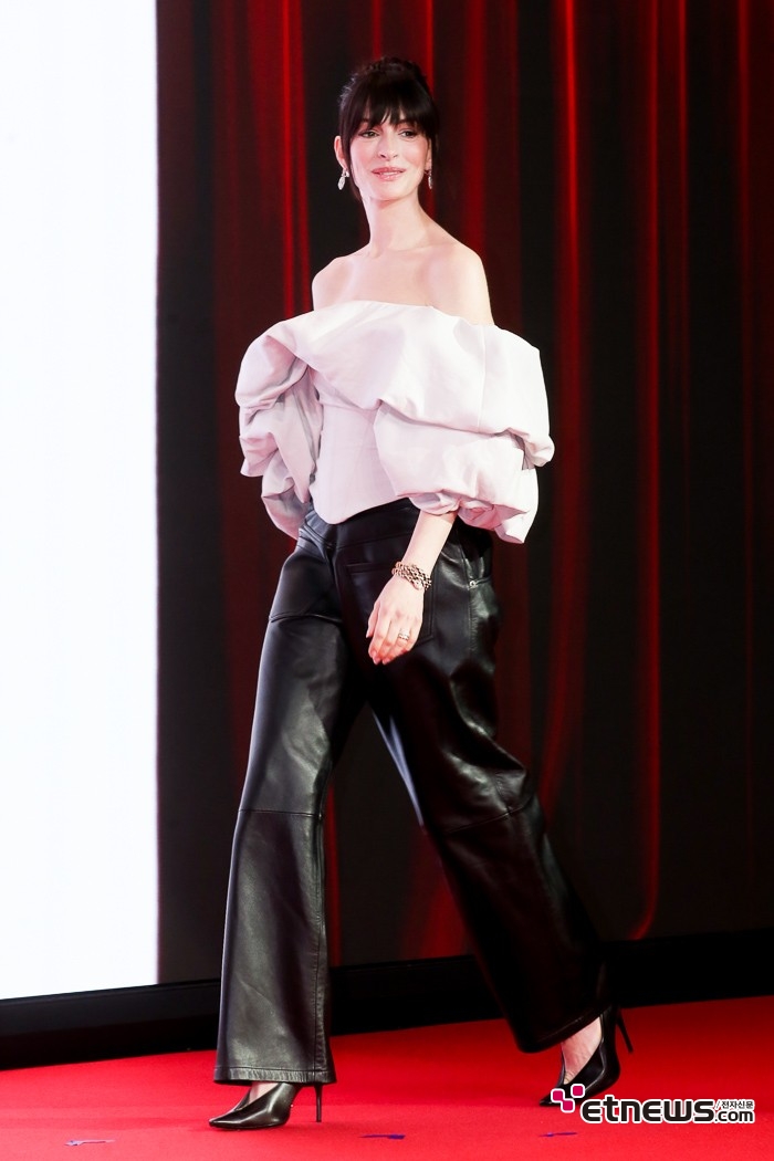 [ET포토] 앤 해서웨이, '런웨이하는 앤드리아'