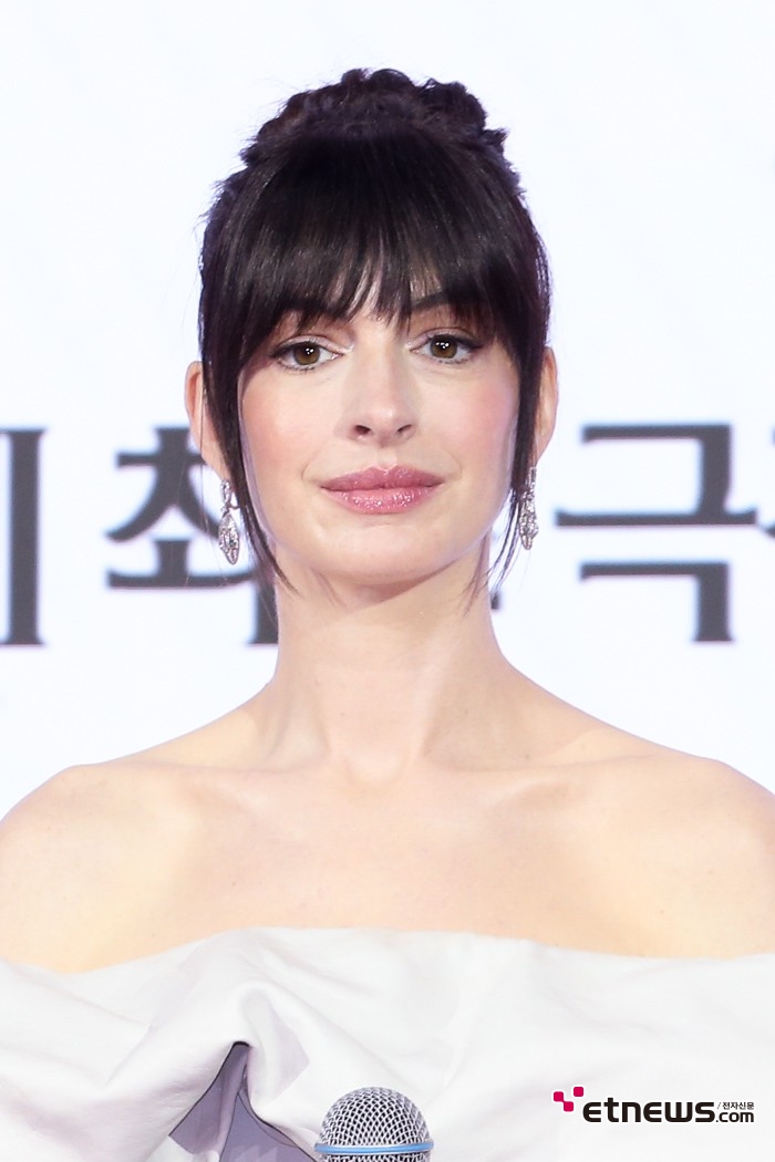[ET포토] 앤 해서웨이, '그윽한 시선'