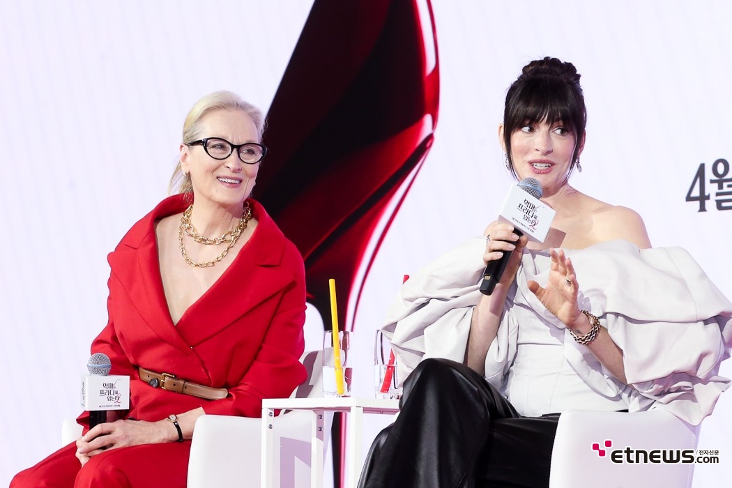[ET포토] 메릴 스트립-앤 해서웨이, '20년전과 거의 같은 모습'