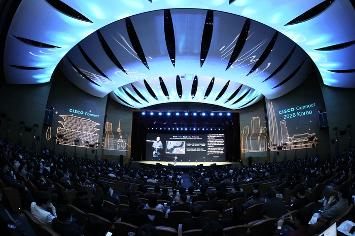 비조이 판데이 시스코 아웃시프트 총괄 매니저 겸 수석부사장이 8일 서울 강남구 코엑스에서 열린 시스코 커넥트 2026 코리아에서 키노트 발표를 하고 있다.