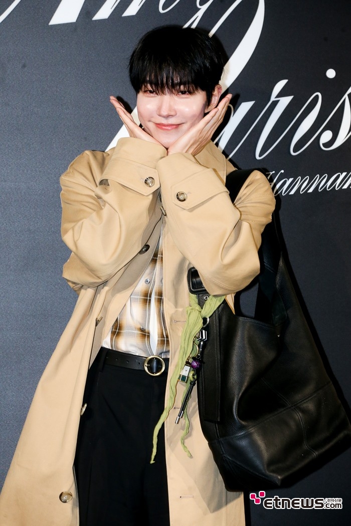 [ET포토] 황인엽, '즐겁게 임하는 포토타임'