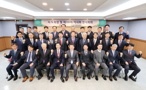 대한기계설비건설협회가 9일 제13대 집행부 구성을 완료했다. (왼쪽 앞줄부터)김종배 부회장, 최지영 감사, 현동수 부회장, 류성목 수석부회장, 허용주 대한기계설비건설협회장, 황용호 부회장, 이진수 부회장, 강전구 감사, 정하섭 이사