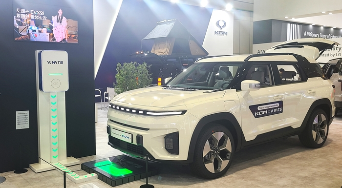 위츠의 전기차 무선충전 수신패드를 장착한 토레스 EVX 차량. 〈사진 위츠〉
