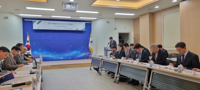 전북특별자치도는 9일 전북연구원에서 전주 하계올림픽 범도민 유치 추진위원회 인공지능(AI)·학술 분과회의를 열고, AI·디지털 기술을 활용한 멀티 클러스터 모델(분산형) 올림픽 운영 방안과 포용적 대회 구현 전략을 논의했다.