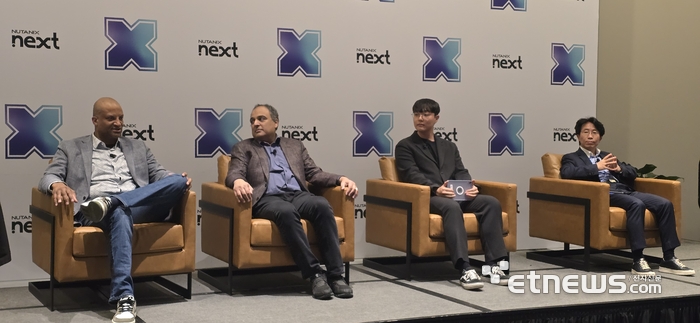 오른쪽부터) 변재근 뉴타닉스 코리아 지사장, 우진영 에버랜드 디지털혁신그룹 프로, 인두프라카시 케리 뉴타닉스 SVP&CM이 뉴타닉스 플랫폼 전환 사례를 얘기하는 모습.